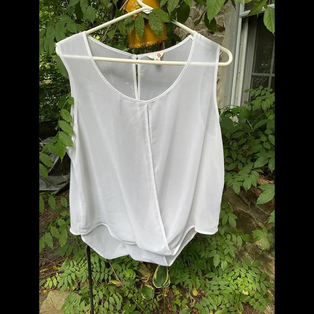 G by Guess Shear White Blouse XL Opening front and back